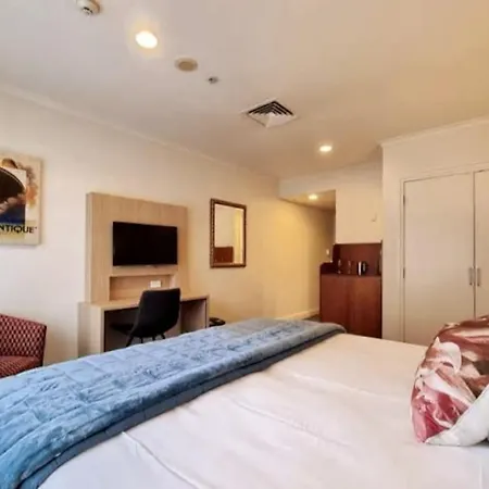 Metroview Studio In Cbd With Air-Con, Pool And Gym